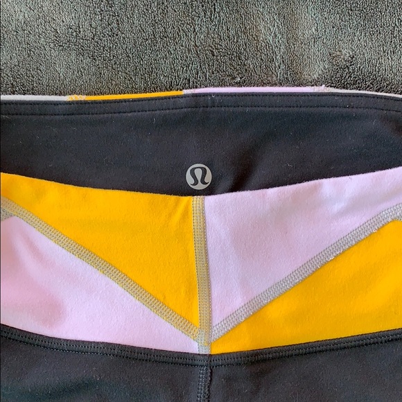 Lululemon Reversible Crop Yoga Pants - Picture 3 of 6